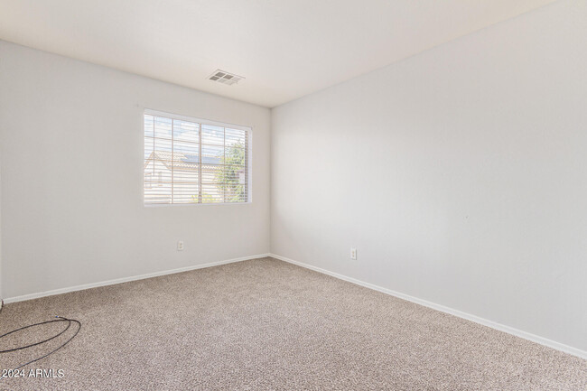 Building Photo - 1009 S 239th Dr