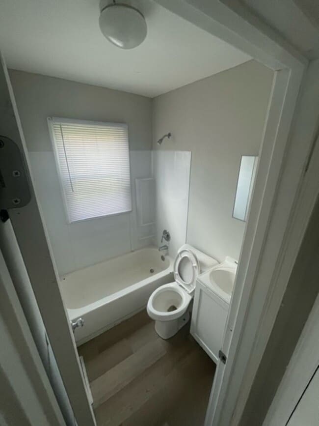 Building Photo - Cozy Two Bedroom! Available Now! Section 8 Welcomed