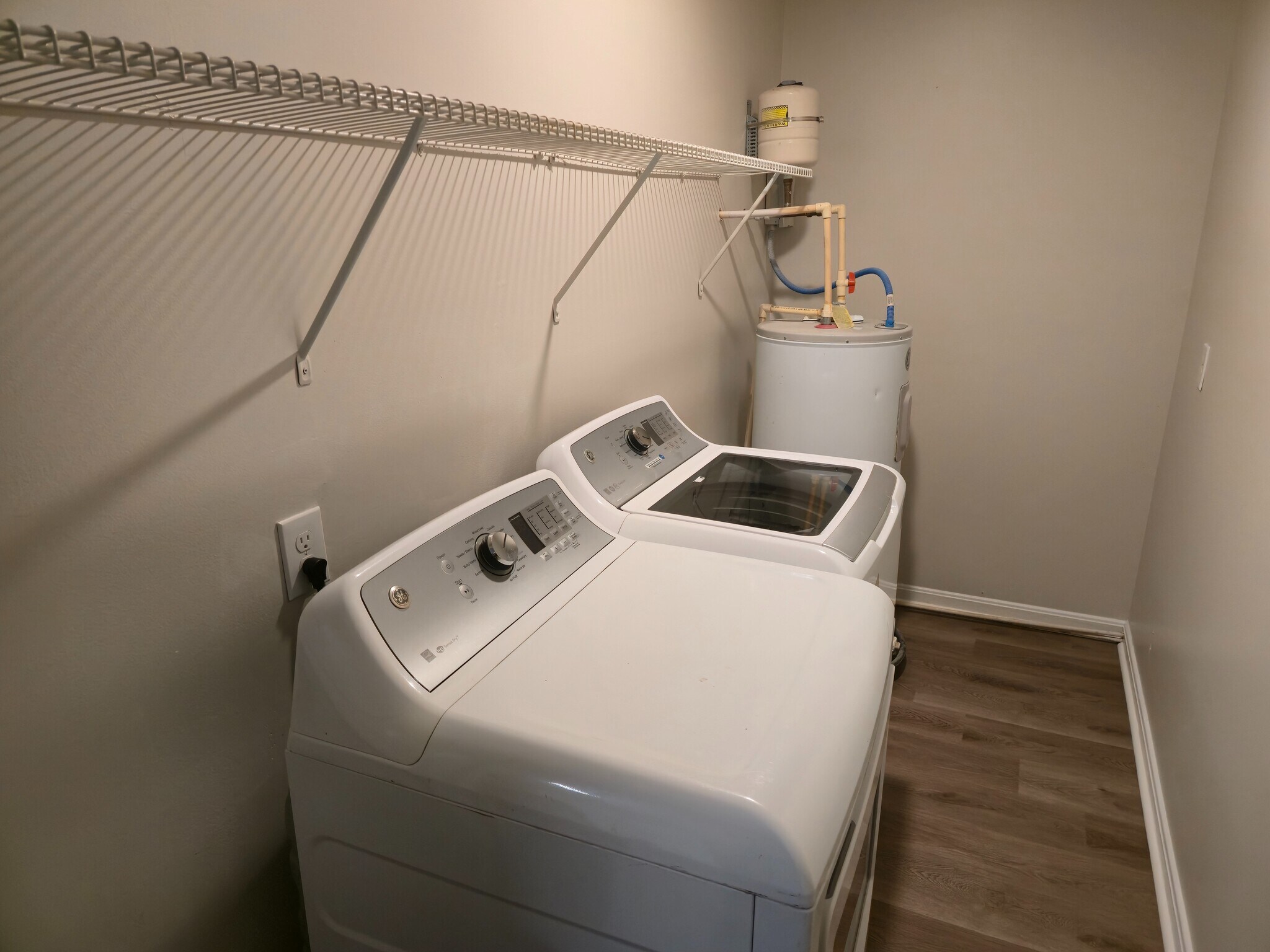 Building Photo - 194 Graham St