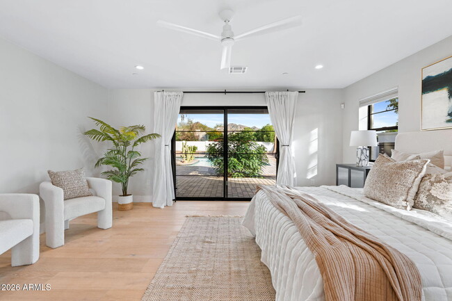 Building Photo - 3842 E San Miguel Ave