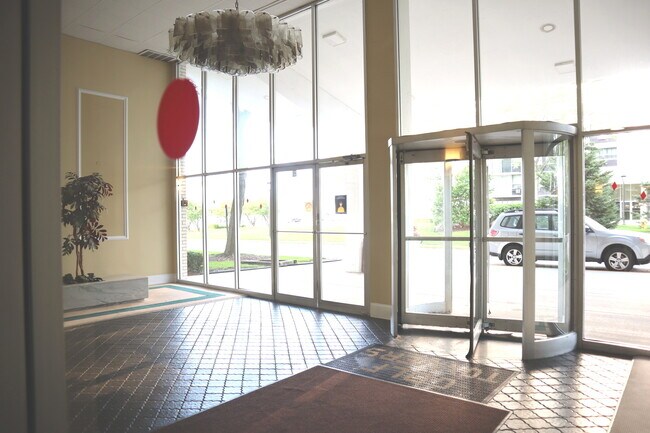 Building Photo - 9009 Golf Rd