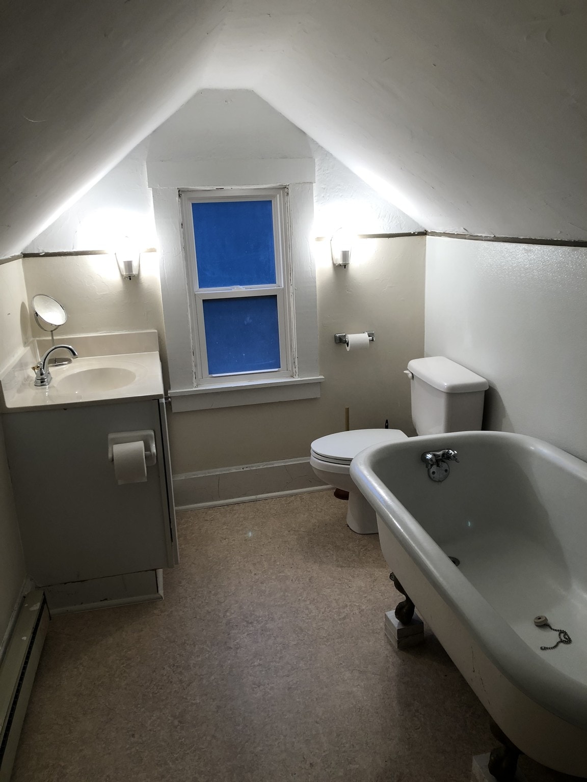 Second Floor Bathroom - 137 Grosvenor St