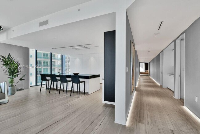 Building Photo - 1000 Biscayne Blvd