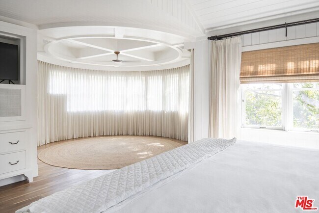 Building Photo - 6763 Zumirez Dr