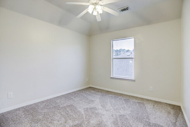 Building Photo - Move in ready Home in Conroe for Lease!