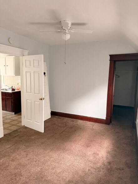 Building Photo - 4422 Bridgeview Ave