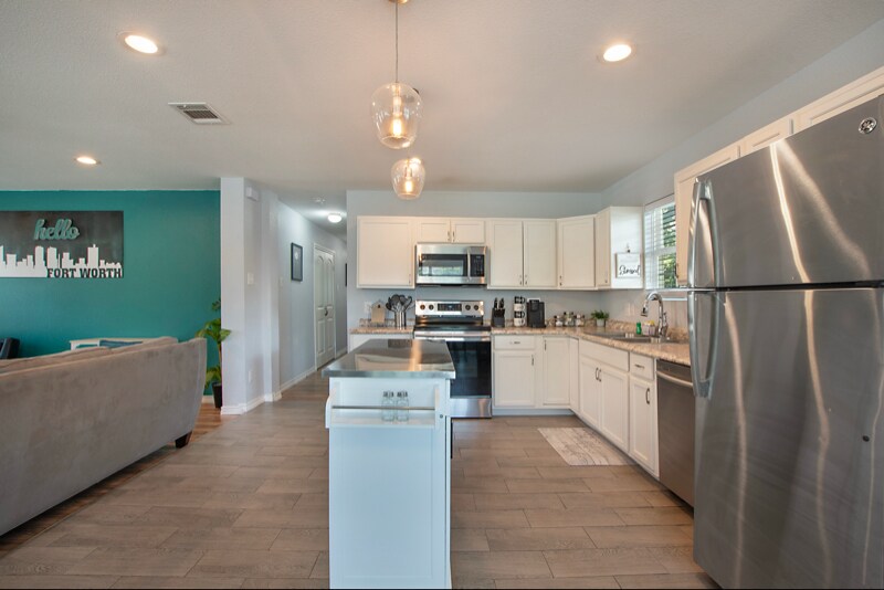 Building Photo - 958 E Allen Ave