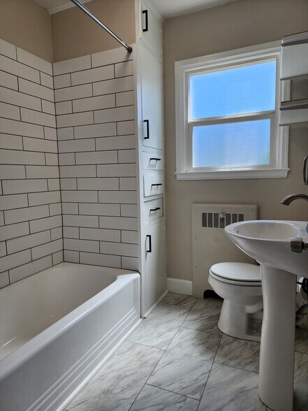 Building Photo - 210 E 4800 S