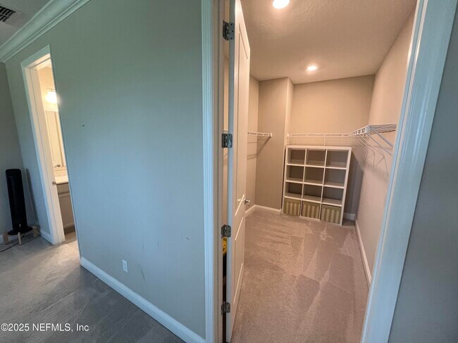 Building Photo - 211 Diamondback Ave
