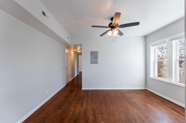 Building Photo - 7628 S Drexel Ave