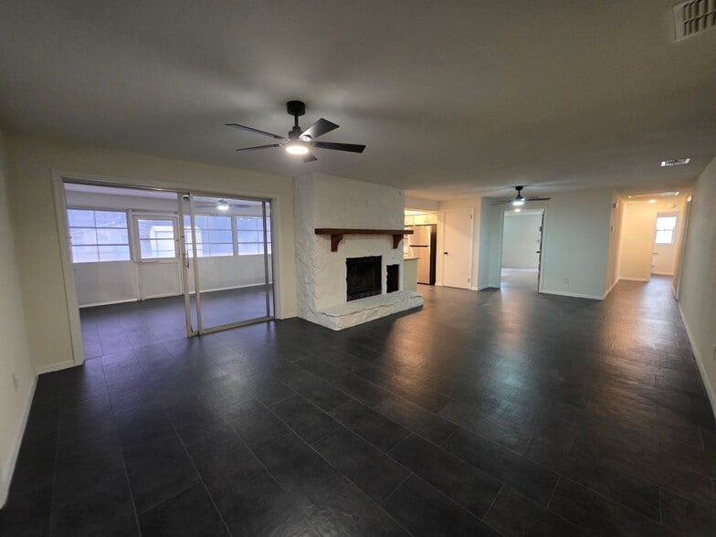 Building Photo - 5611 6th St