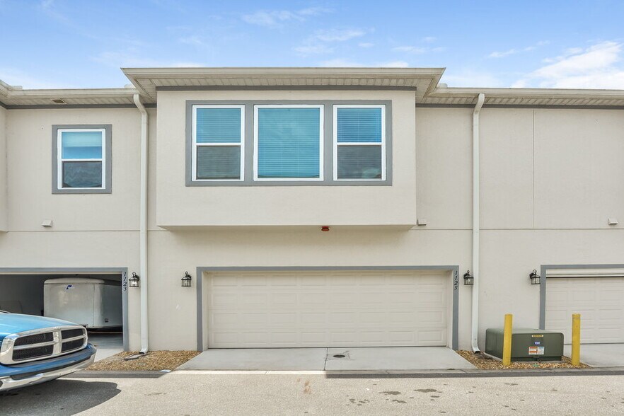 Building Photo - 1125 Mahonia Ct