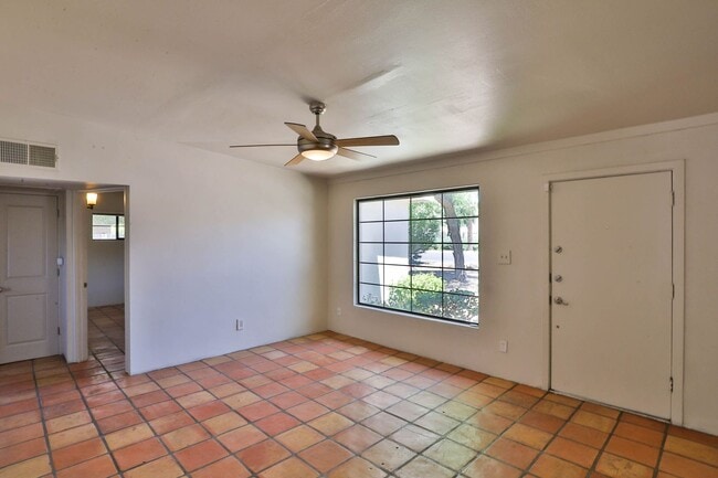Building Photo - 3 Bedroom + den with pool