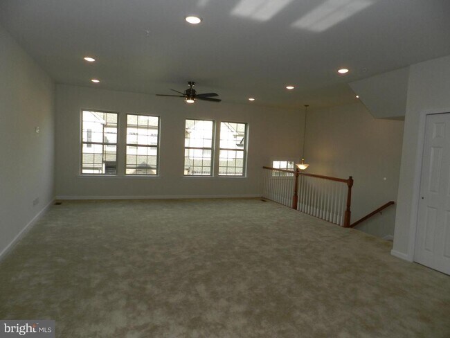 Building Photo - 27 Eagle Ln