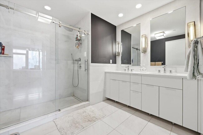 Building Photo - 9 Ave at Port Imperial