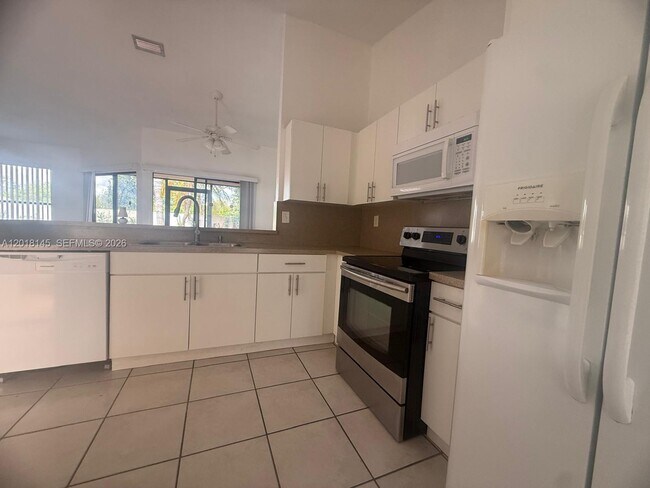 Building Photo - 1004 San Remo Cir