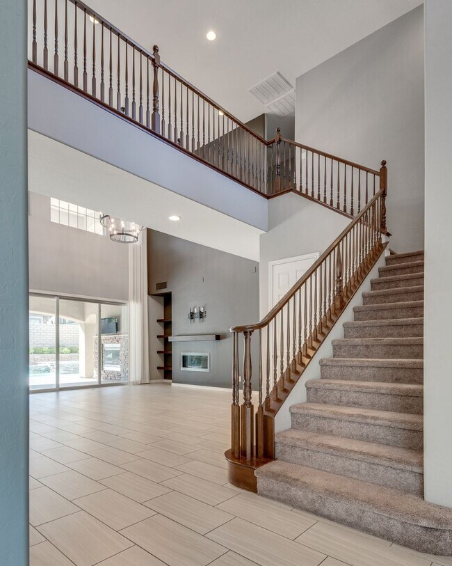 Building Photo - Stunning Summerlin Rental on Private Cul-d...