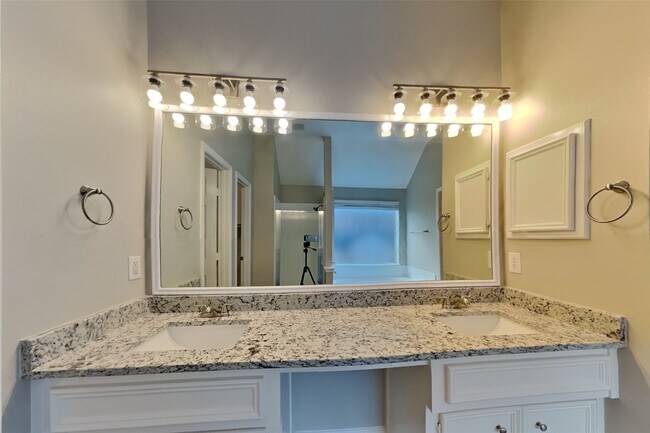 Building Photo - 20214 Stone Falls Ct