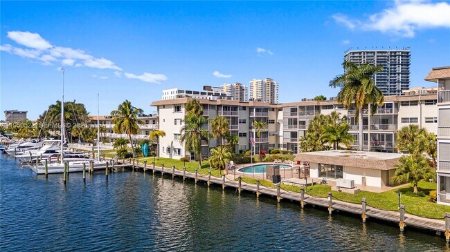 Building Photo - 2200 Diana Dr