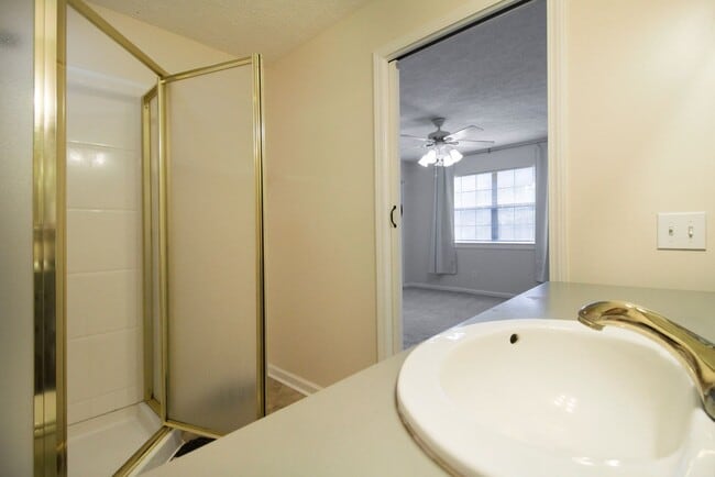 Building Photo - 34 Knollwood Cir