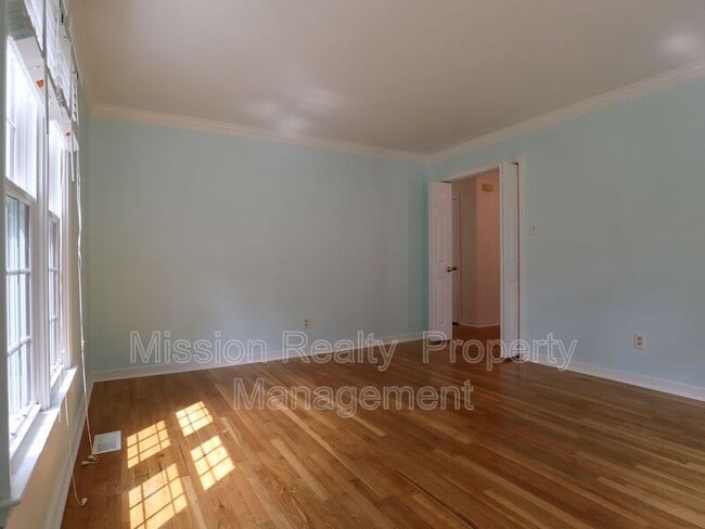 Building Photo - 4600 Cedar Cliff Rd