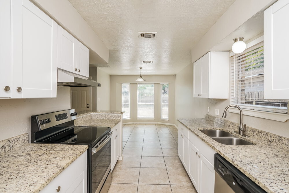 Building Photo - 2515 Village Cir Dr