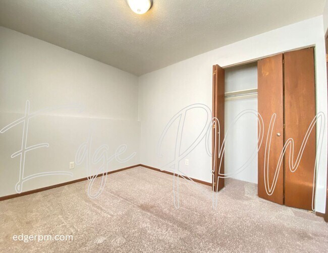 Building Photo - Cedar River Drive