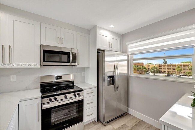 Building Photo - 6800 Royal Palm Blvd