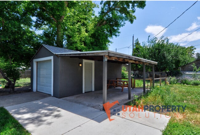 Building Photo - 330 E Sherman Ave