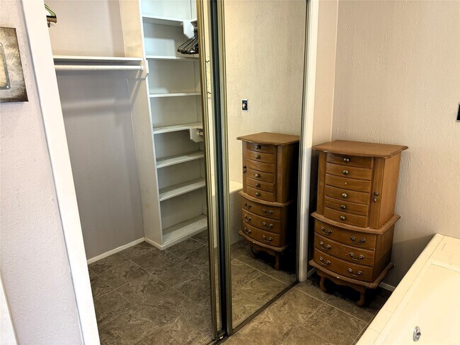 Building Photo - 62 Evanston St