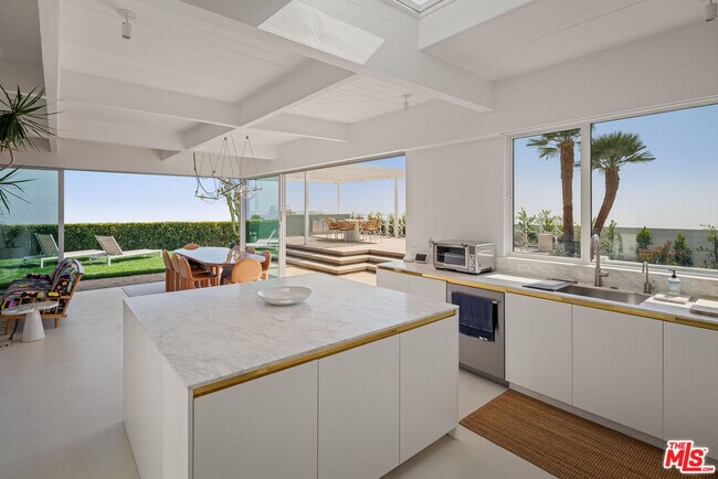 Building Photo - 1227 Tellem Dr