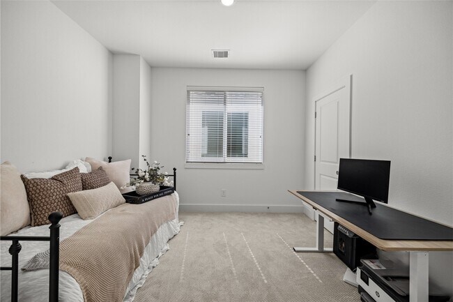 Building Photo - 1550 W Tidwell Rd