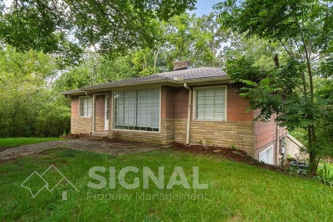 Building Photo - 1156 Skyline Dr