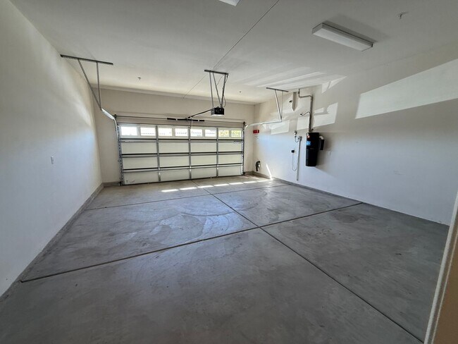 Building Photo - Dell Webb Home at Sun City ,3 Bedrooms, 3 Bathrooms, On Golf Course