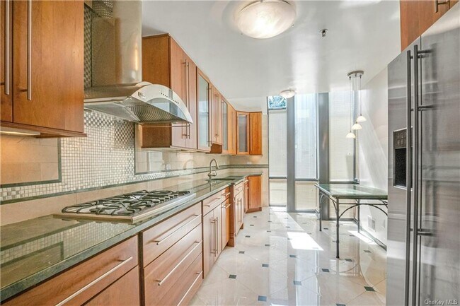 Building Photo - 126 Stone Oaks Dr