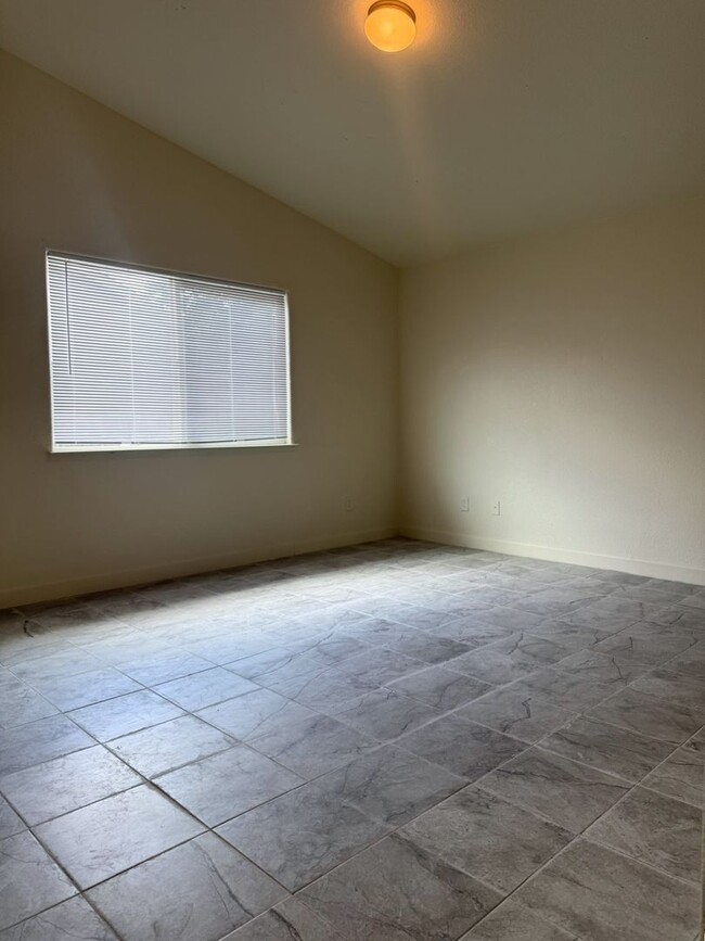Building Photo - Available Now!!! With fresh paint and new ...
