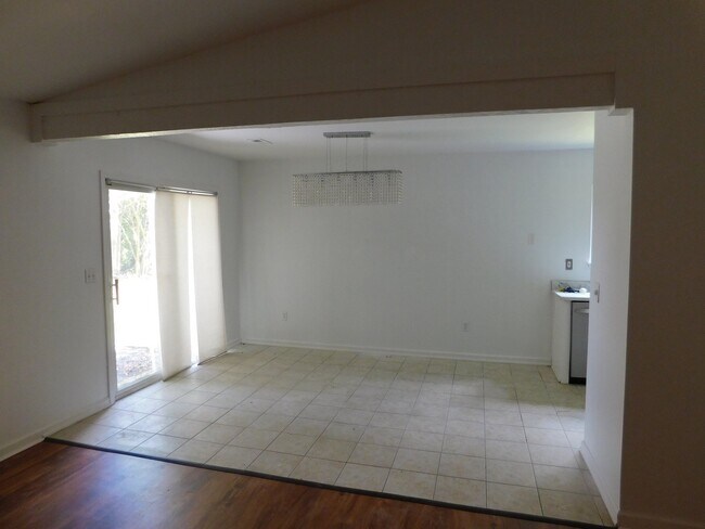 Building Photo - 3bd 2ba home in Mt. Pleasant