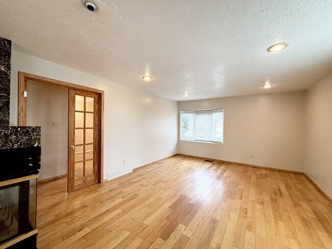 Building Photo - 1201 E 5600 S