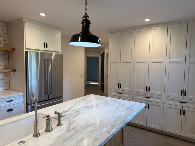 Building Photo - Available Now – Beautiful Carmel Valley Home in Carmel School District