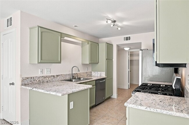 Building Photo - 446 Winthrop Pl
