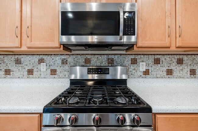 Building Photo - $3,500 For Lease Starting June 1, 2026 4 beds-2.5 Baths 2,421 Sq. Ft.  Amazing Gilbert 85298 Home...