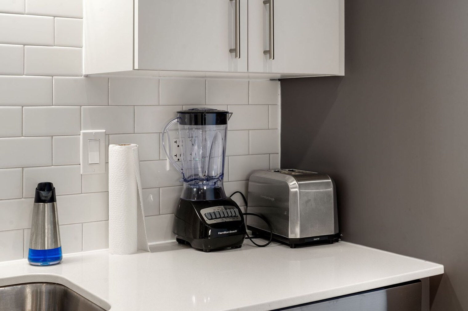 Building Photo - 853 W Blackhawk St