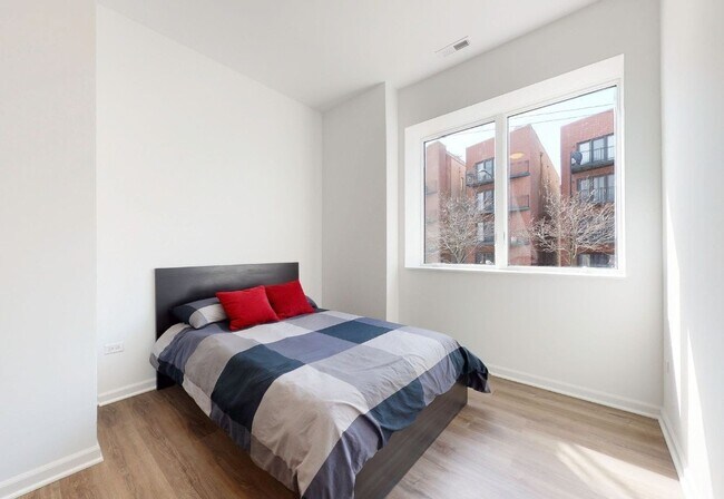 Building Photo - 2555 S Wabash Ave