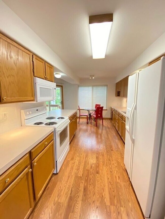 Building Photo - Large 3 Bedroom, 2.5 Bath Townhome with 2 car attached garage in Northwest Loveland, CO