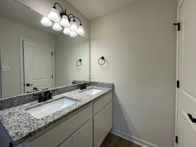 Building Photo - Gated 3-Bed Townhome Near SeaWorld & Lackland AFB — Pets Welcome!