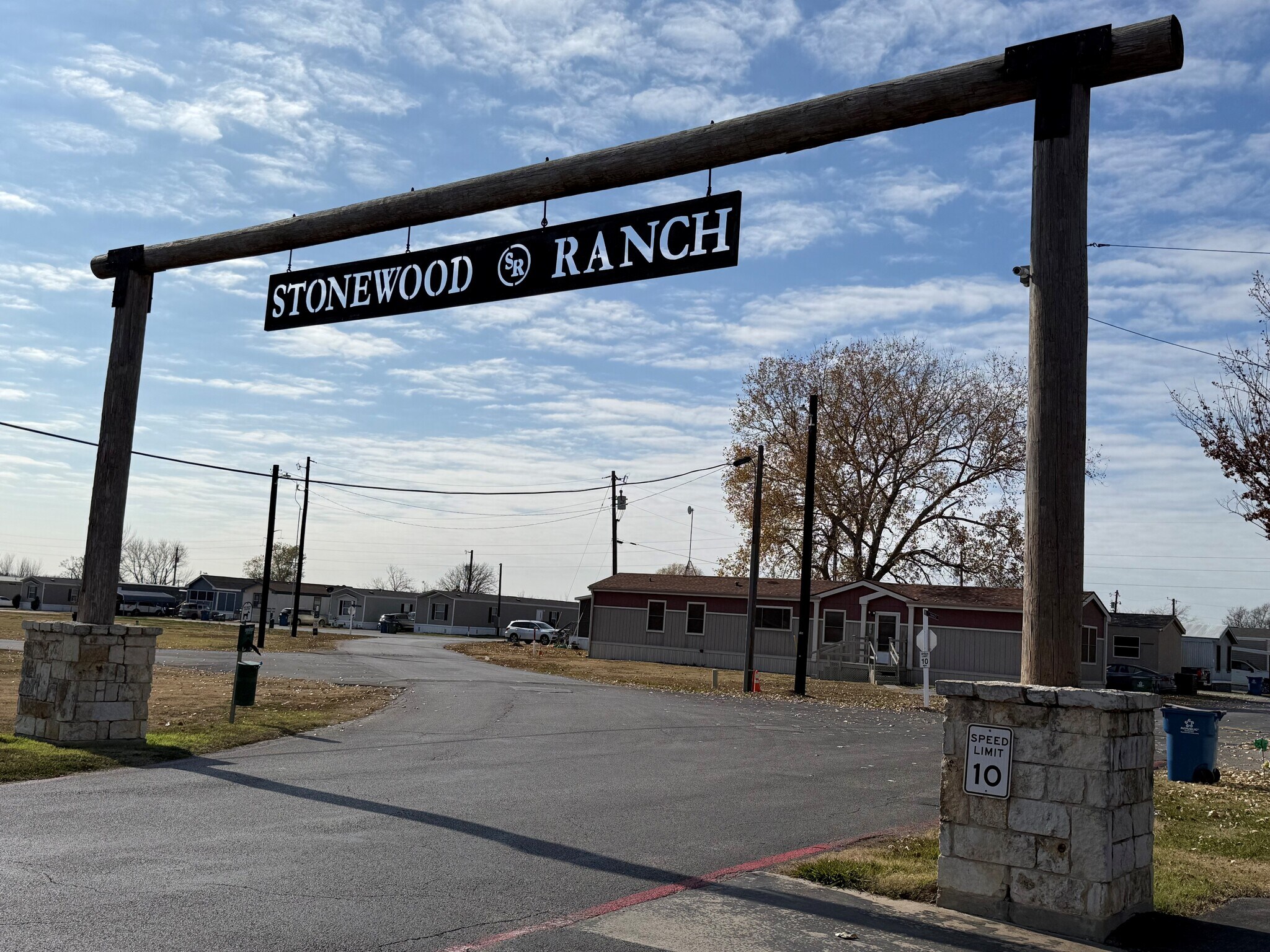 Building Photo - 133 Ponderosa Way