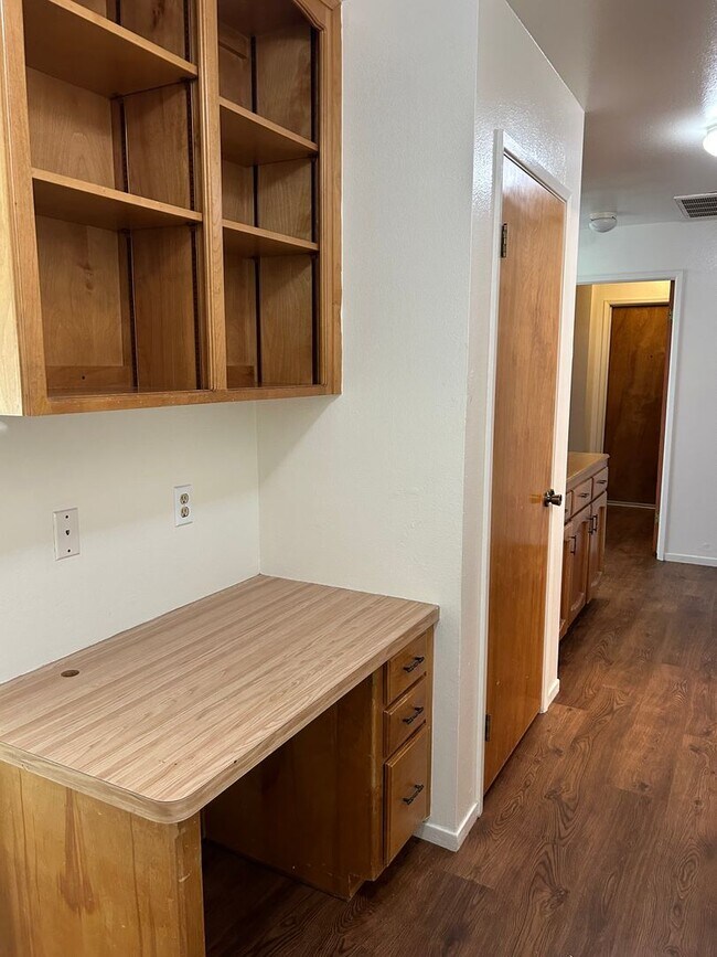 Building Photo - 1846 N Selina Ct