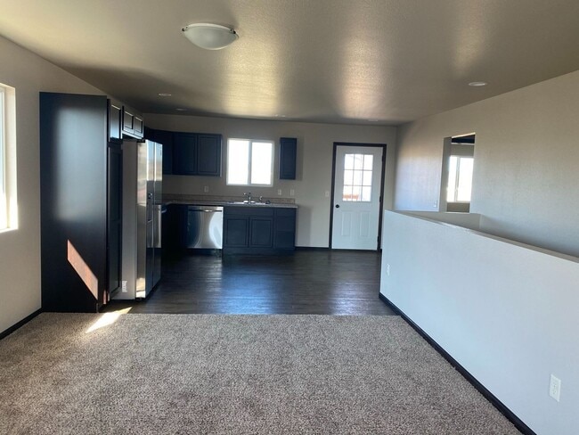 Building Photo - 4 BED | 2 BATH | DOUBLE GARAGE | RAPID VALLEY