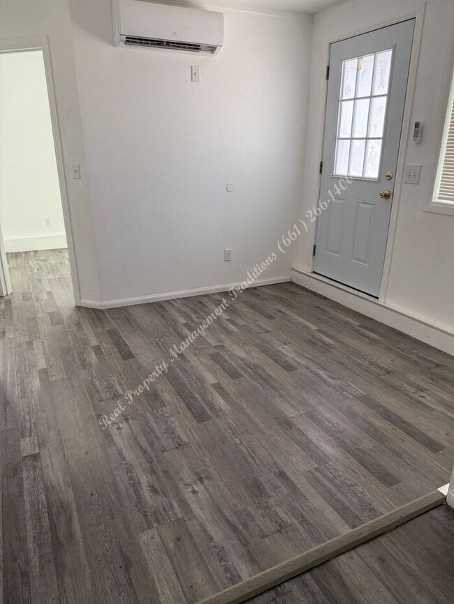 Building Photo - *** Please call us @ 661-266-1400 for info...