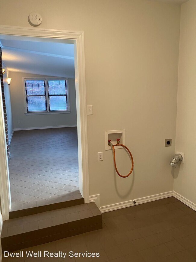 Building Photo - 2 br, 1.5 bath House - 1540 S Gary Ave